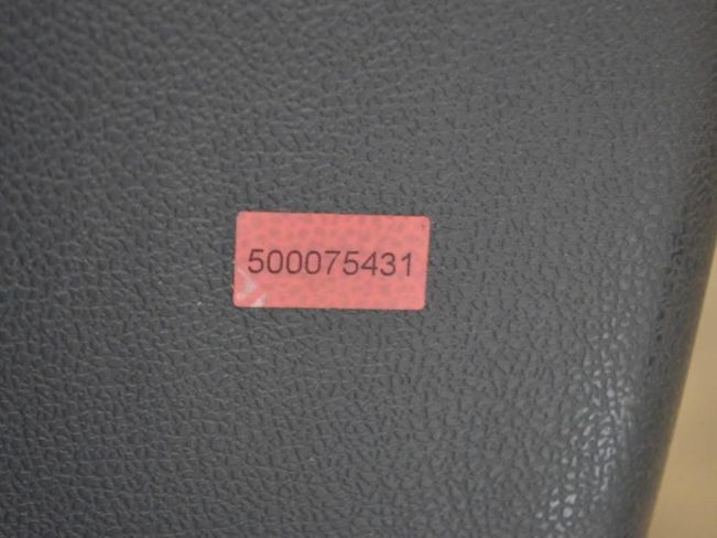 Обшивка двери передней левой (дверная карта) Renault Sandero 1 (2009-2014)