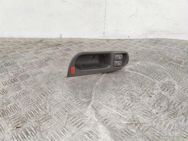 Кнопка стеклоподъемника переднего левого Renault Scenic 1 (1996-2003)