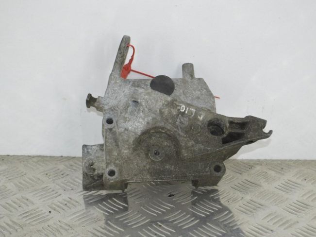 Кронштейн двигателя Renault Clio 2 (1998-2005)