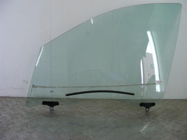 Стекло двери передней левой Renault Scenic 3 (2008-2015)