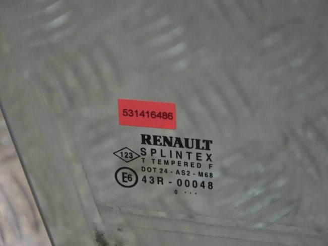 Стекло двери передней правой Renault Scenic 1 (1996-2003)