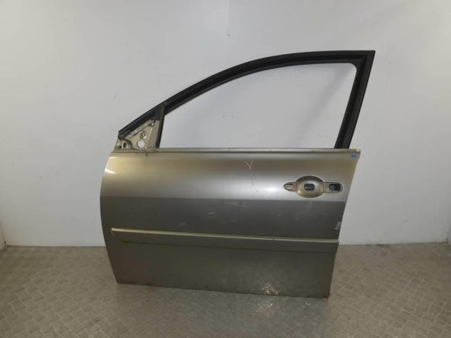 Дверь передняя левая Renault Megane 2 (2002-2008)