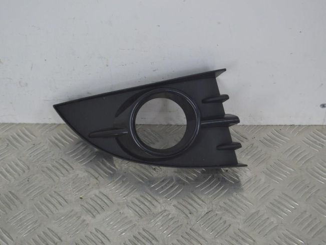 Рамка фары противотуманной правой Renault Scenic 2 (2003-2009)