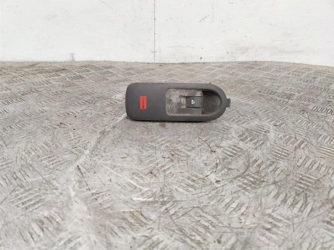Кнопка стеклоподъемника переднего правого Renault Scenic 2 (2003-2009)