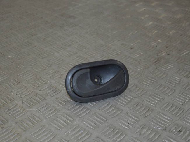 Ручка внутренняя передняя левая Renault Scenic 3 (2008-2015)