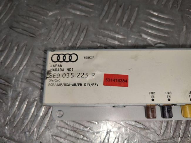 Усилитель антенны Audi A4 (2004-2008)
