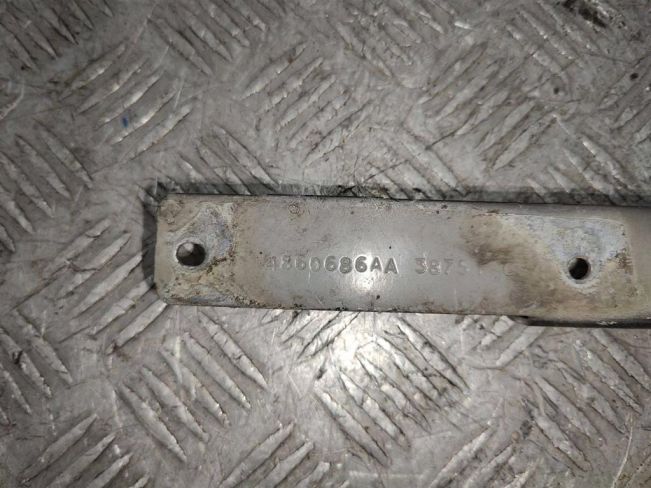 Петля капота правая Chrysler Voyager (2001-2008)