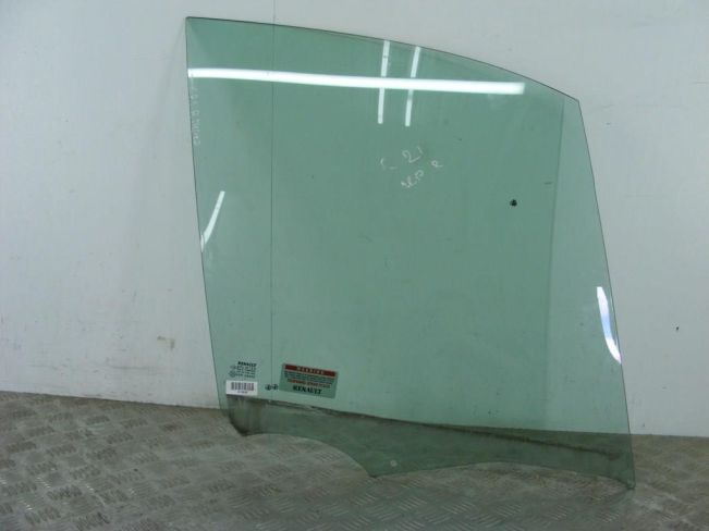Стекло двери передней правой Renault Scenic 2 (2003-2009)