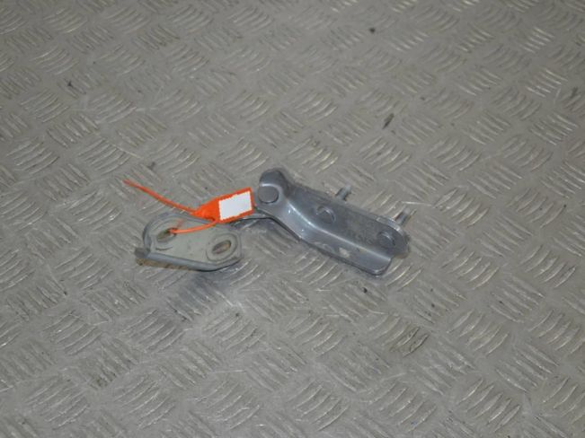 Петля крышки багажника Ford Kuga (2019-2023)