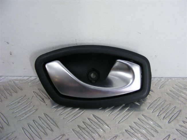 Ручка внутренняя передняя правая Renault Scenic 3 (2008-2015)