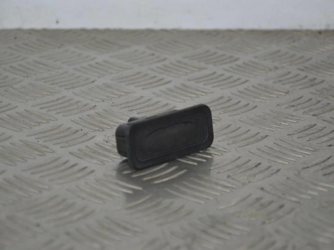 Кнопка открытия багажника Renault Scenic 2 (2003-2009)