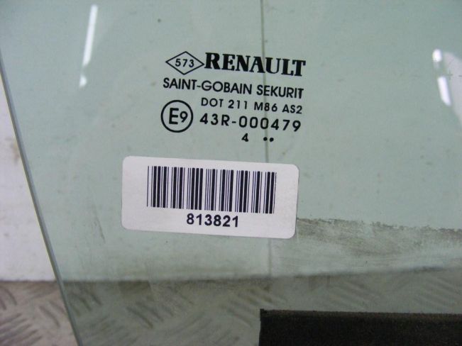 Стекло двери передней правой Renault Megane 3 (2009-2016)