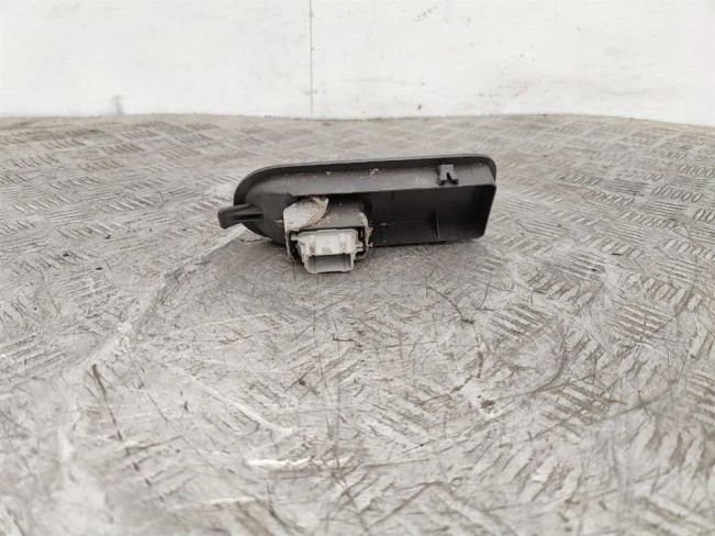Кнопка стеклоподъемника переднего правого Renault Scenic 2 (2003-2009)