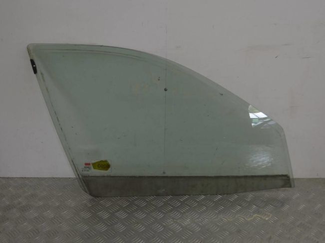 Стекло двери передней правой Renault Megane 1 (1996-2002)