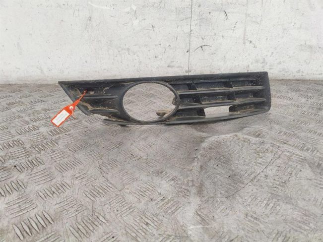 Рамка фары противотуманной правой Volkswagen Passat B6 (2005-2010)