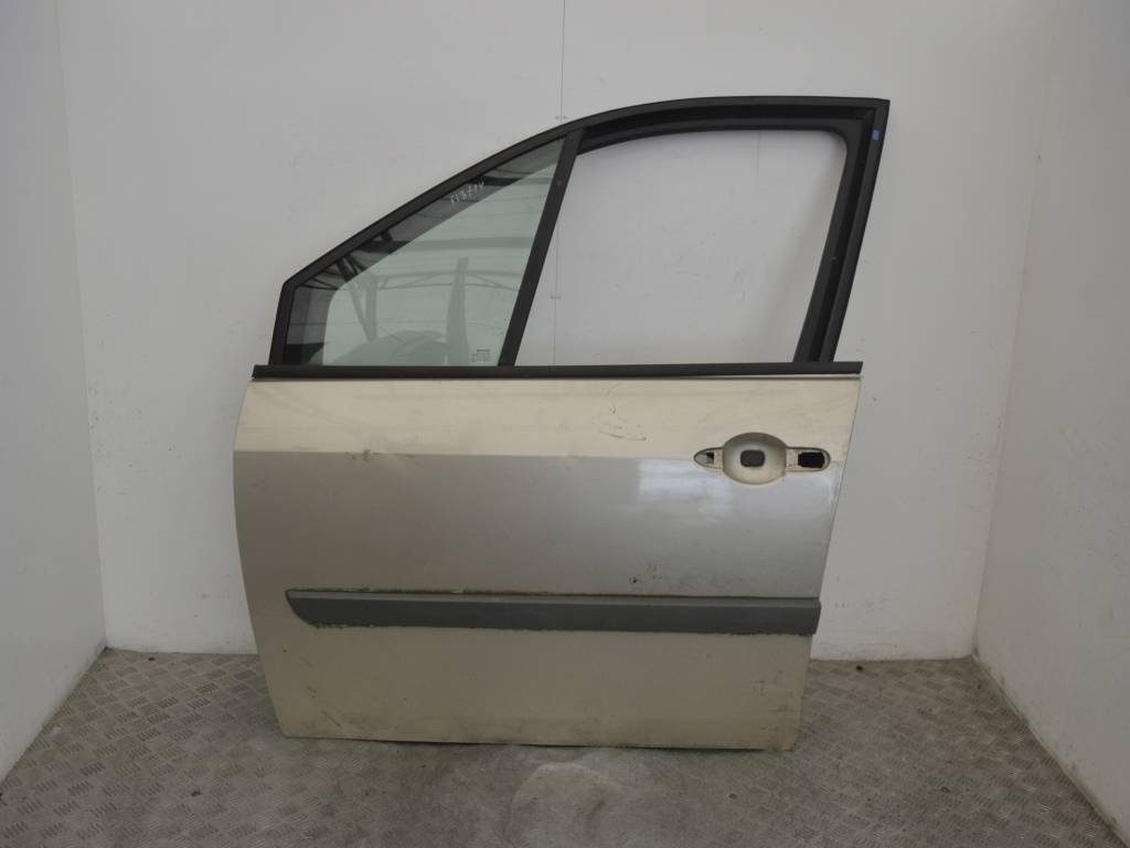 Дверь передняя левая Renault Scenic 2 (2003-2009)