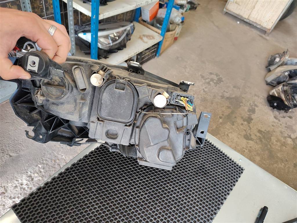 Фара левая BMW 3 E90/E91/E92/E93 (2005-2013)