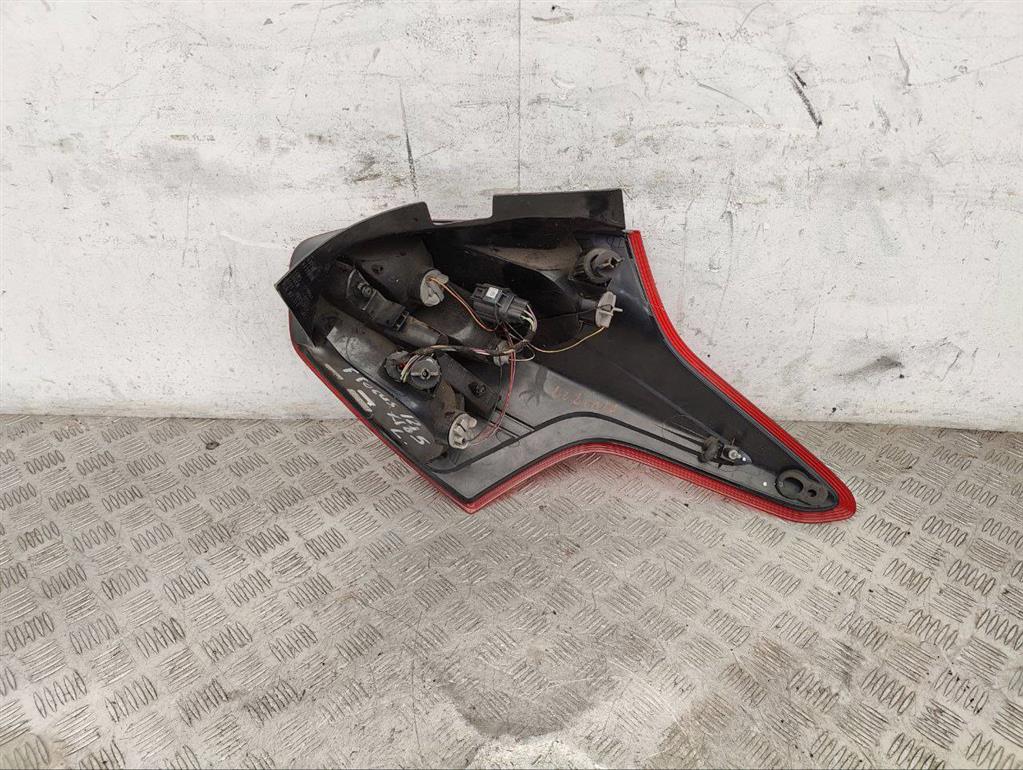 Фонарь задний левый Ford Focus 3 (2011-2019)