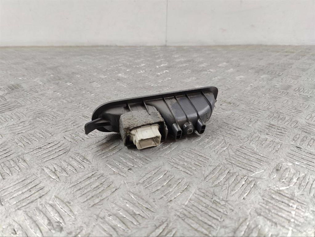 Кнопка стеклоподъемника переднего правого Renault Scenic 2 (2003-2009)