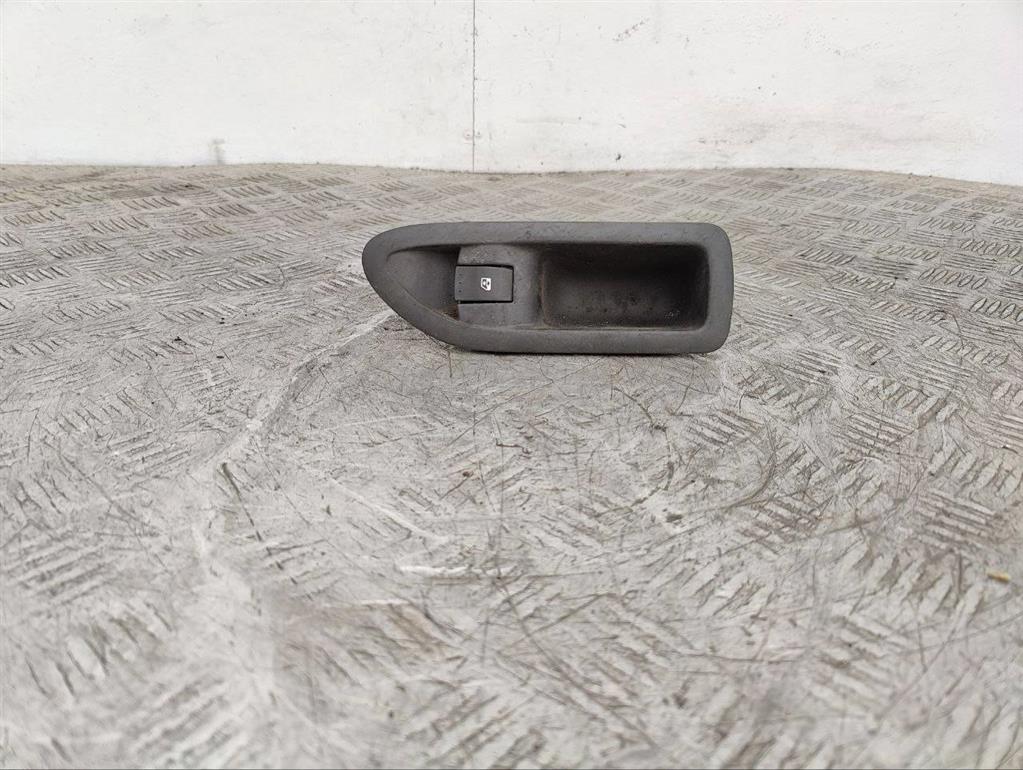 Кнопка стеклоподъемника заднего правого Renault Laguna 2 (2001-2007)