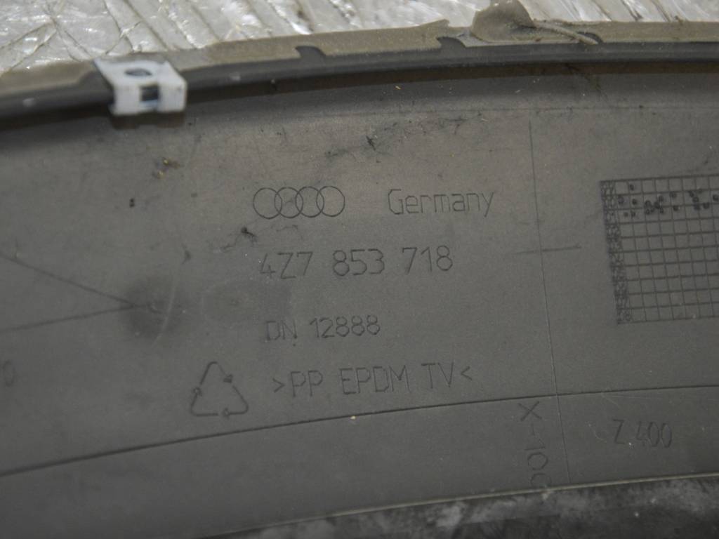 Молдинг крыла переднего правого Audi A6 Allroad (2000-2005)