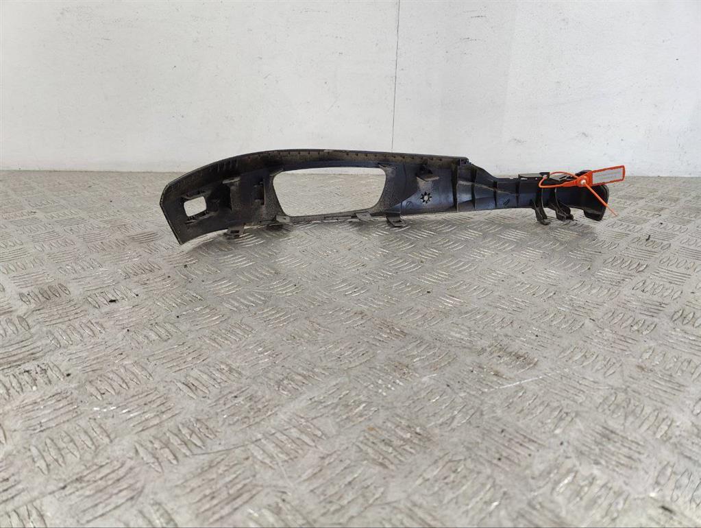 Накладка боковая на сиденье BMW 3 E90/E91/E92/E93 (2005-2013)