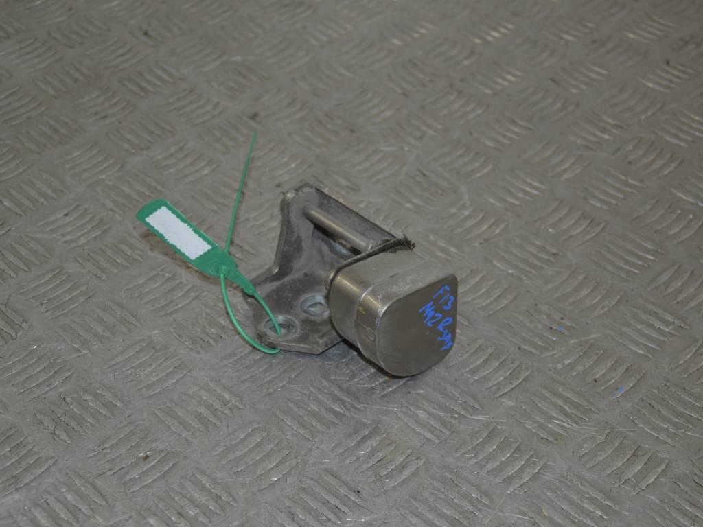 Петля двери задней правой Renault Megane 2 (2002-2008)