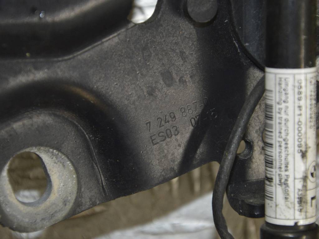 Петля капота левая BMW 6 F06/F12/F13 (2011-2018)