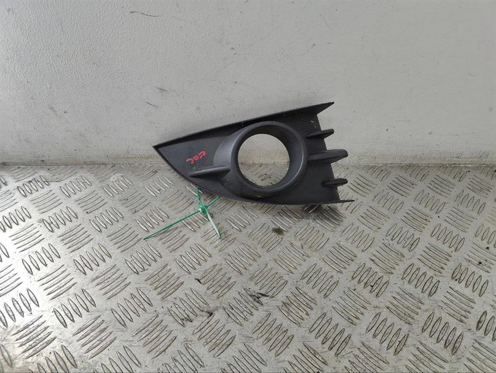 Рамка фары противотуманной правой Renault Scenic 2 (2003-2009)