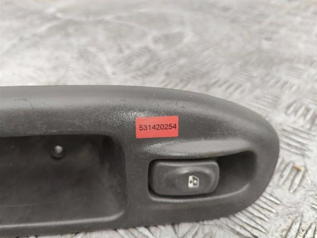 Кнопка стеклоподъемника переднего правого Renault Scenic 1 (1996-2003)