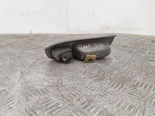 Кнопка стеклоподъемника переднего правого Renault Scenic 1 (1996-2003)